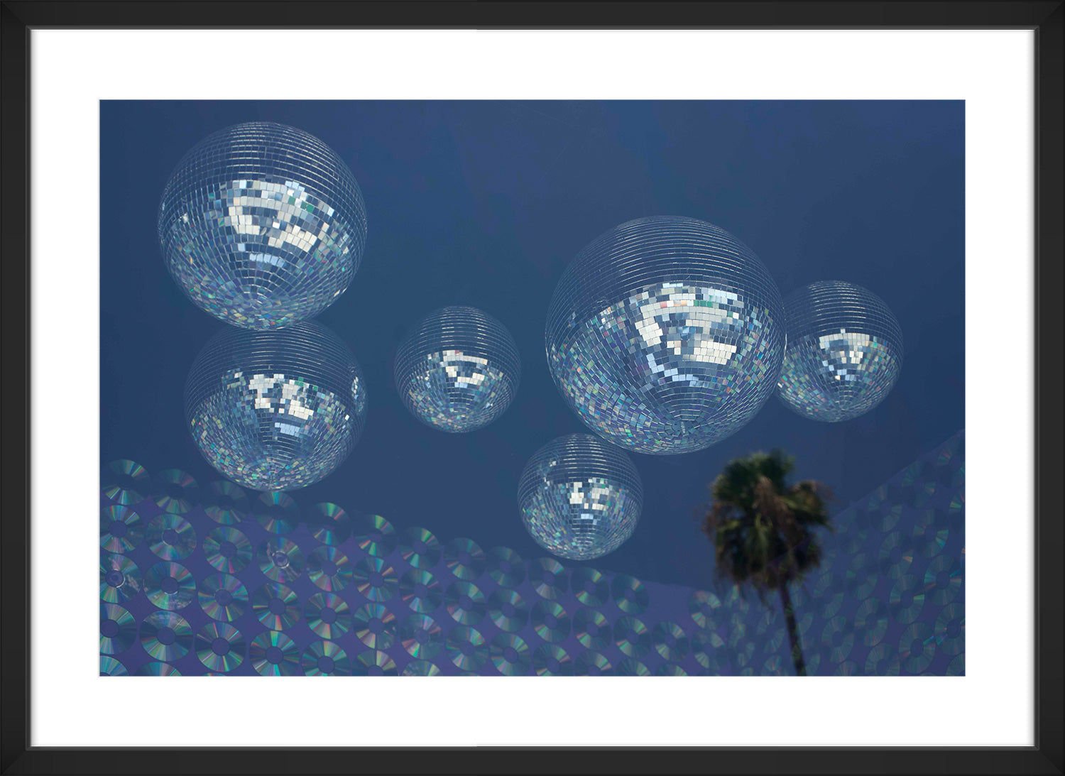 disco print black frame