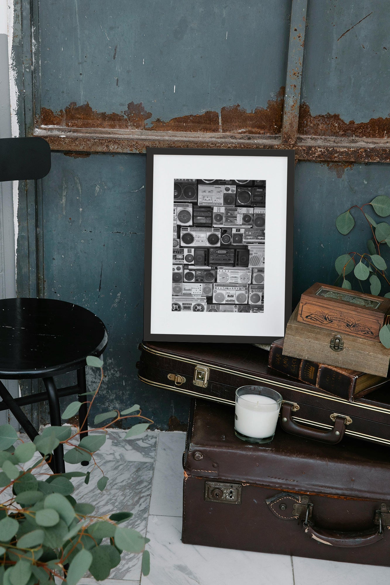 stereo print black frame lifestyle
